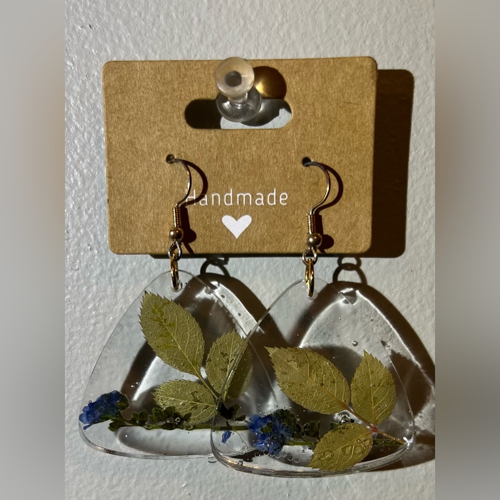 Leaf Epoxy Earrings With Blue Flower